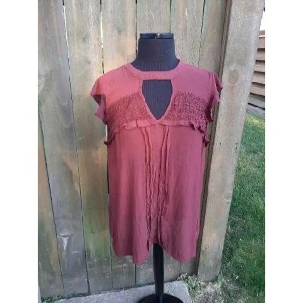 Maurice woman's burgundy sleeveless SZ 2
